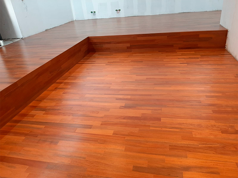 Piso vinílico ou piso de madeira: como saber qual é o ideal para você?